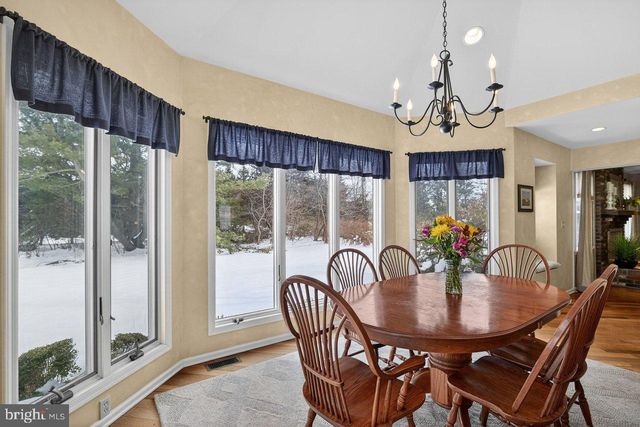 4 HARDLEY DR, Cranbury, NJ 08512