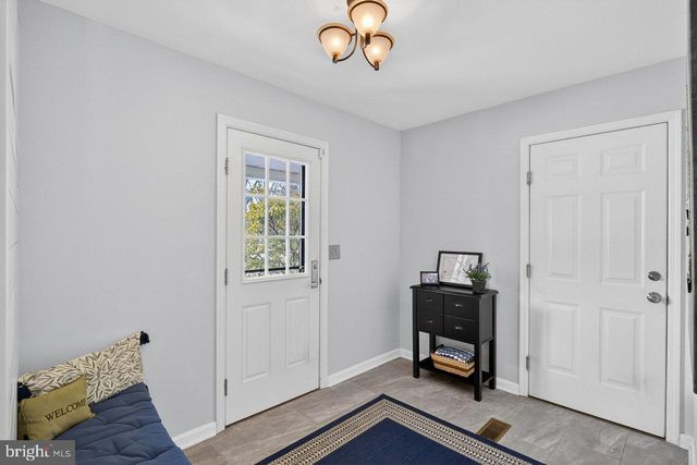 4 HARDLEY DR, Cranbury, NJ 08512