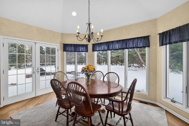 4 HARDLEY DR, Cranbury, NJ 08512