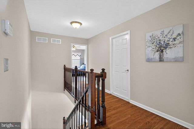 4 HARDLEY DR, Cranbury, NJ 08512