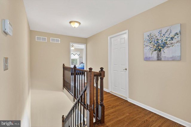 4 HARDLEY DR, Cranbury, NJ 08512