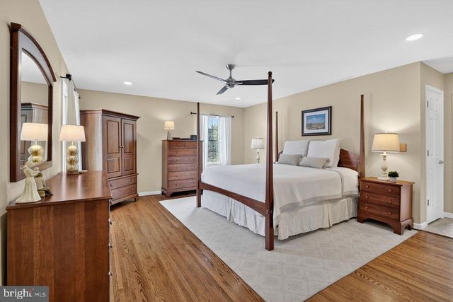 4 HARDLEY DR, Cranbury, NJ 08512