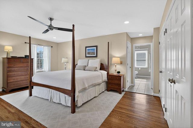 4 HARDLEY DR, Cranbury, NJ 08512