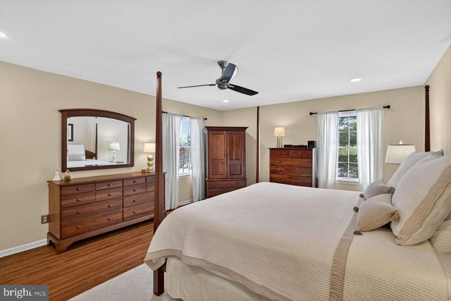 4 HARDLEY DR, Cranbury, NJ 08512