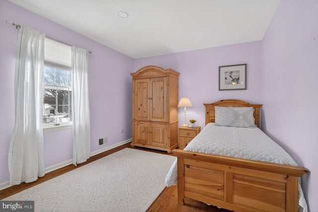 4 HARDLEY DR, Cranbury, NJ 08512