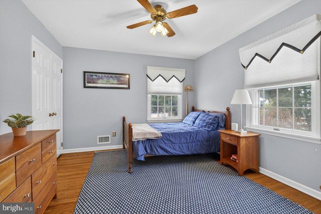 4 HARDLEY DR, Cranbury, NJ 08512