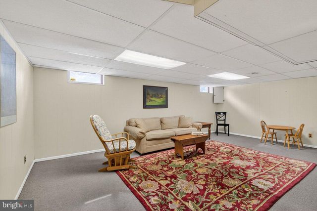 4 HARDLEY DR, Cranbury, NJ 08512