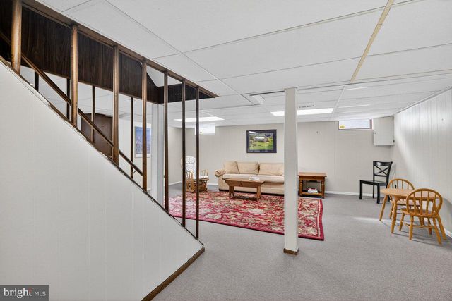 4 HARDLEY DR, Cranbury, NJ 08512