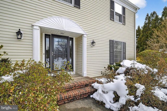 4 HARDLEY DR, Cranbury, NJ 08512