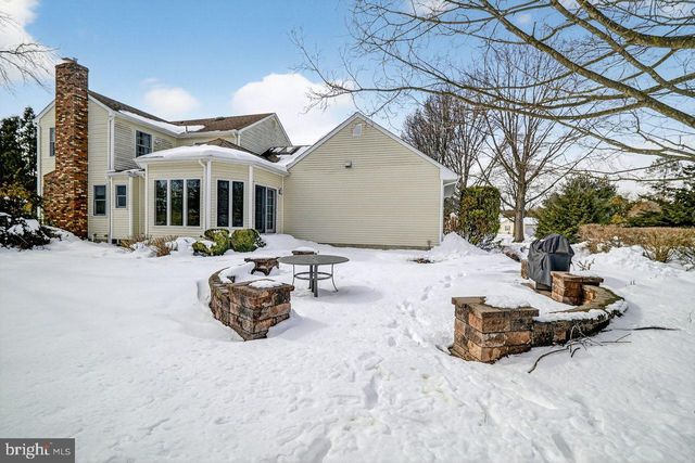 4 HARDLEY DR, Cranbury, NJ 08512