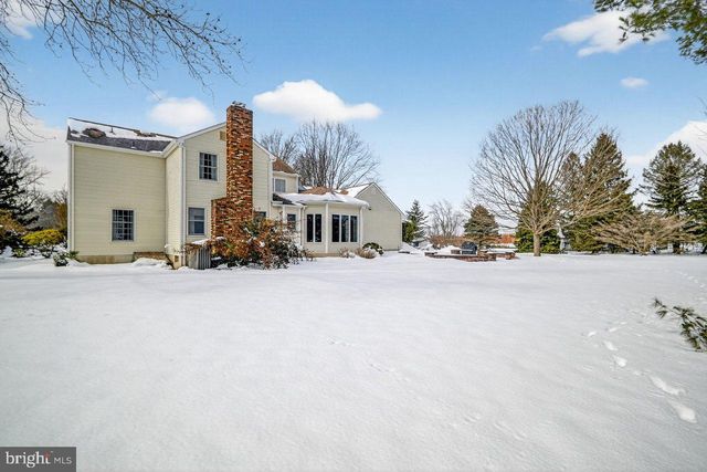 4 HARDLEY DR, Cranbury, NJ 08512