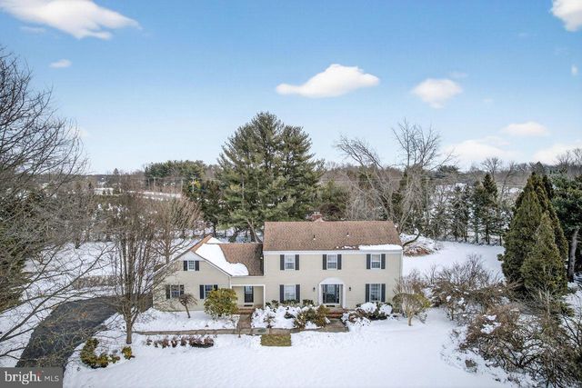 4 HARDLEY DR, Cranbury, NJ 08512