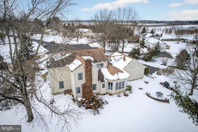 4 HARDLEY DR, Cranbury, NJ 08512