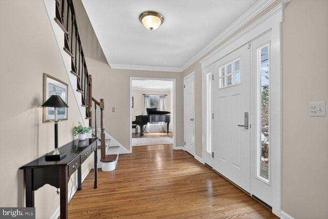 4 HARDLEY DR, Cranbury, NJ 08512