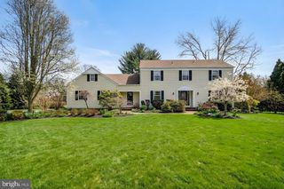 4 HARDLEY DR, Cranbury, NJ 08512