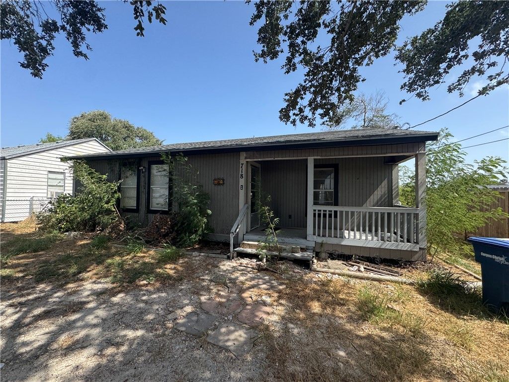 718 Webb St, Corpus Christi, TX 78418 — exterior