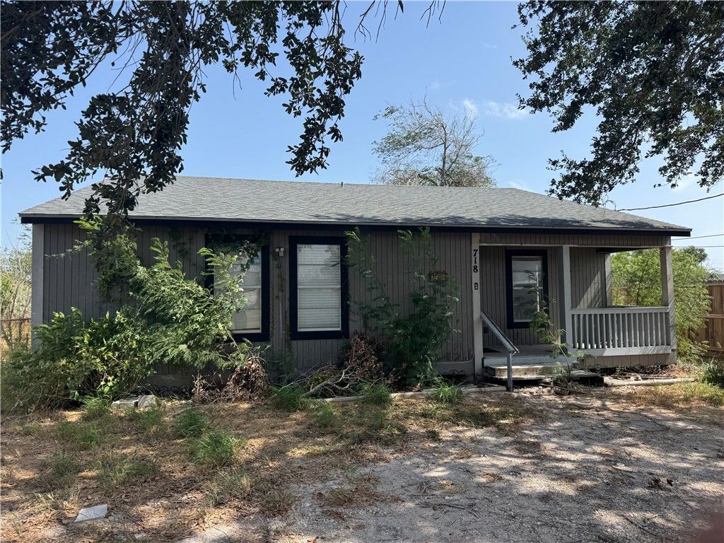 718 Webb St, Corpus Christi, TX 78418 — photo 2