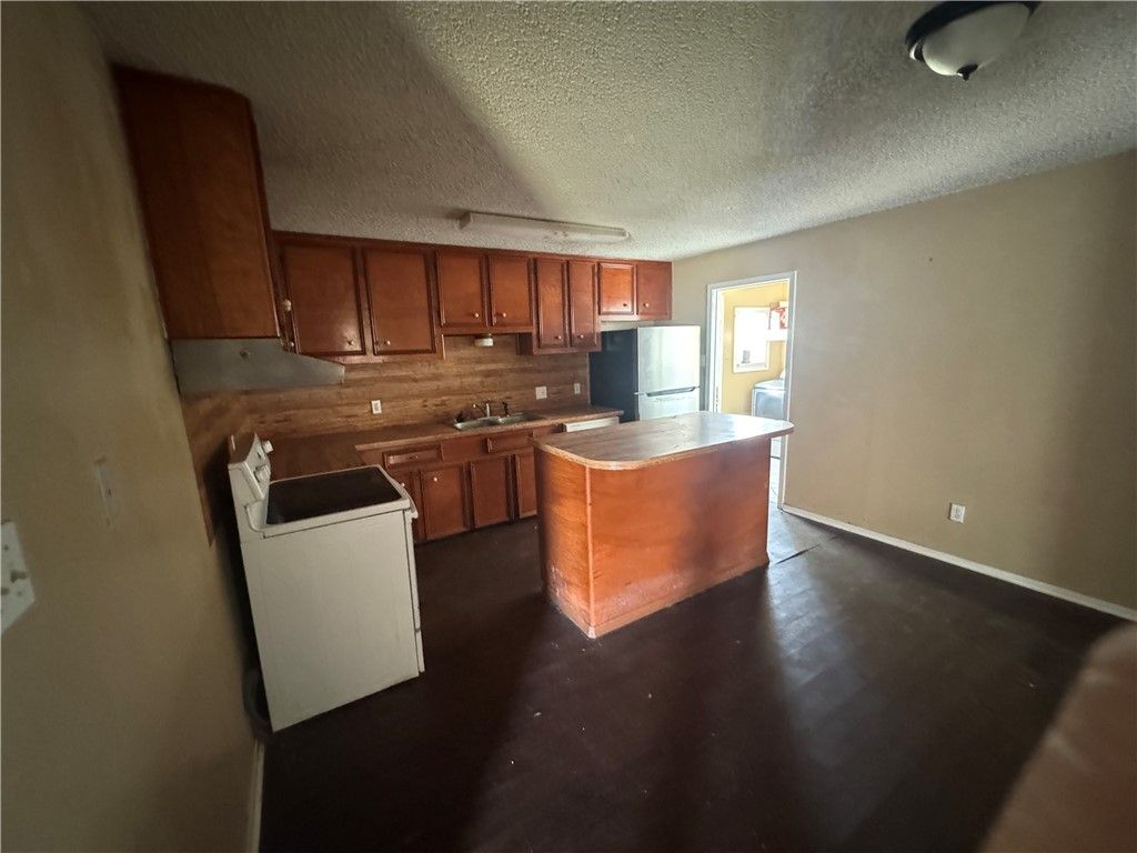 718 Webb St, Corpus Christi, TX 78418 — photo 4