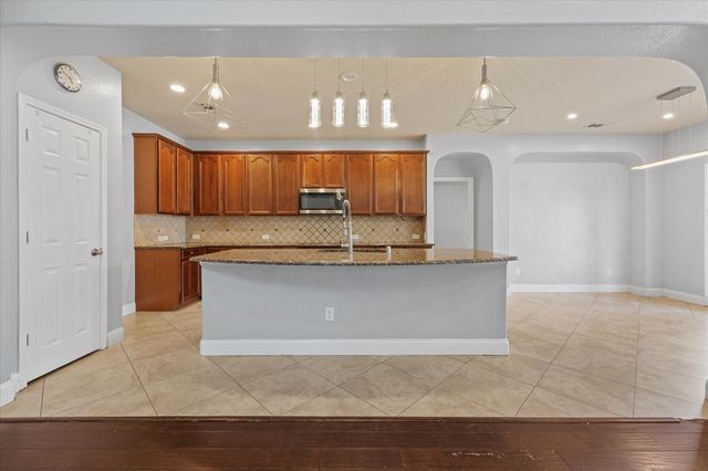 2236 Sparrow Hawk Court, Grand Prairie, TX 75052