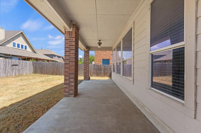 2236 Sparrow Hawk Court, Grand Prairie, TX 75052