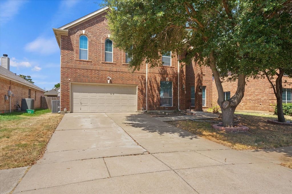 2236 Sparrow Hawk Court, Grand Prairie, TX 75052