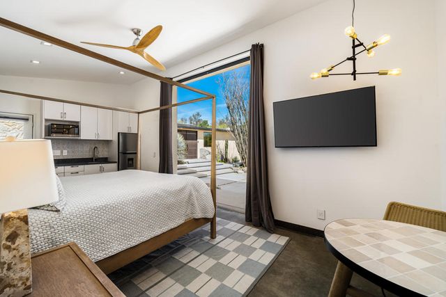 623 W Chino Canyon Road, Palm Springs, CA 92262