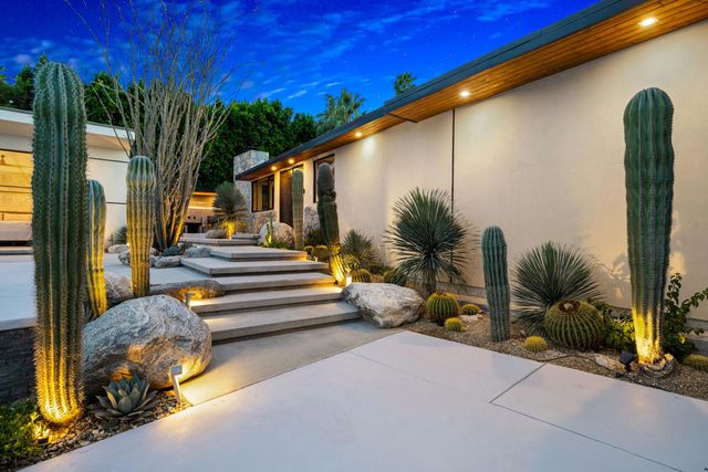 623 W Chino Canyon Road, Palm Springs, CA 92262
