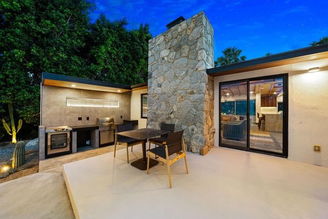 623 W Chino Canyon Road, Palm Springs, CA 92262