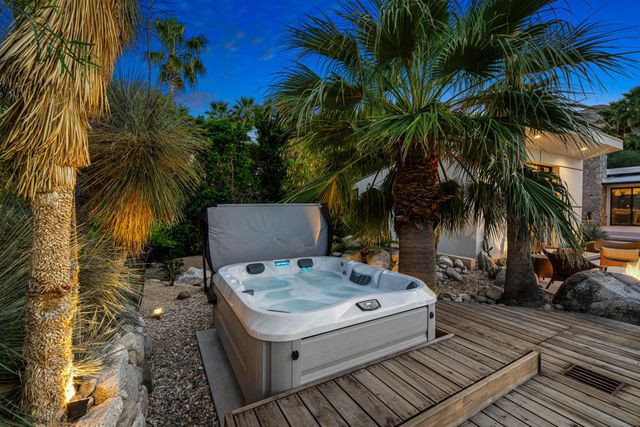 623 W Chino Canyon Road, Palm Springs, CA 92262