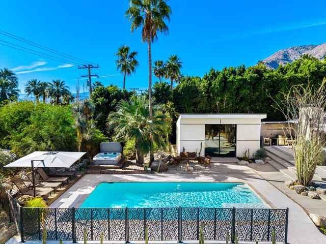 623 W Chino Canyon Road, Palm Springs, CA 92262