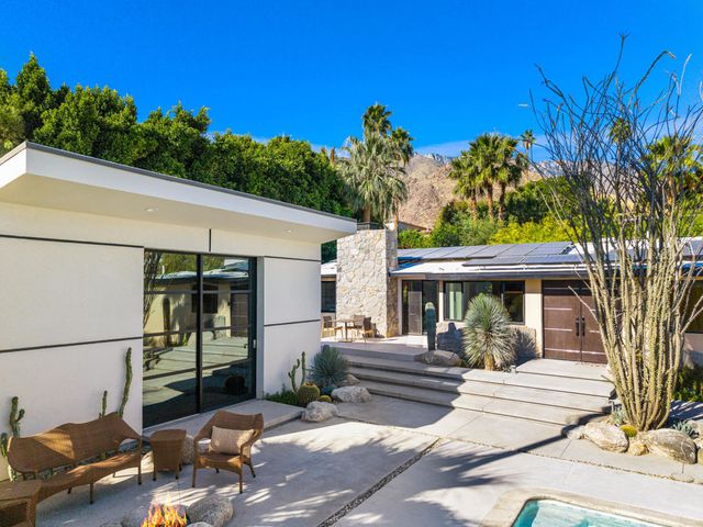 623 W Chino Canyon Road, Palm Springs, CA 92262