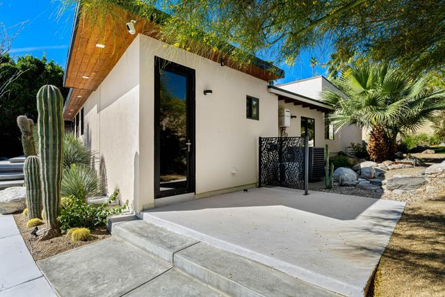 623 W Chino Canyon Road, Palm Springs, CA 92262