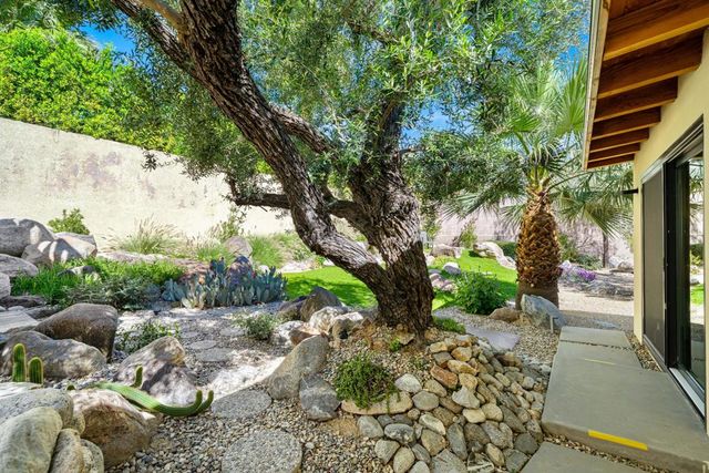 623 W Chino Canyon Road, Palm Springs, CA 92262