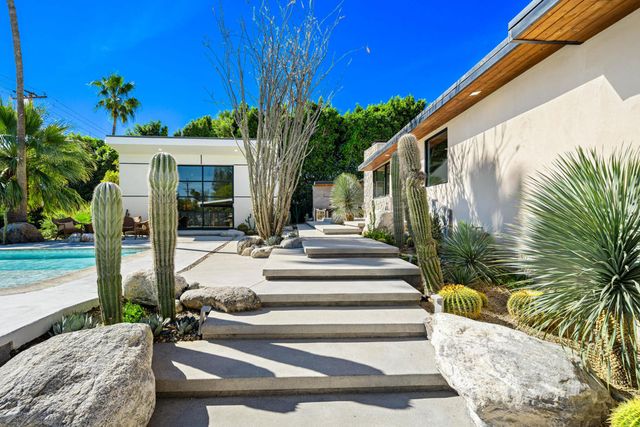 623 W Chino Canyon Road, Palm Springs, CA 92262