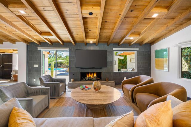 623 W Chino Canyon Road, Palm Springs, CA 92262