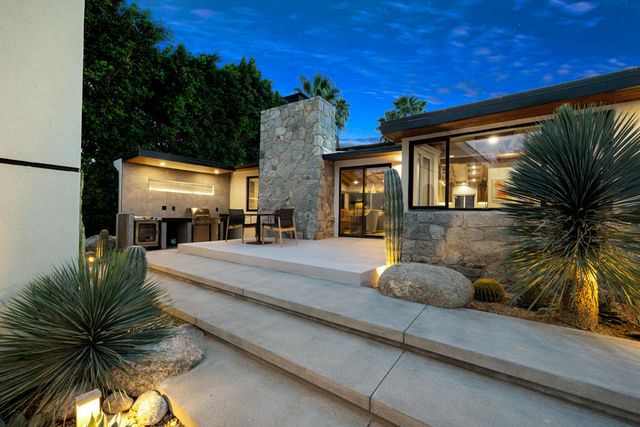 623 W Chino Canyon Road, Palm Springs, CA 92262