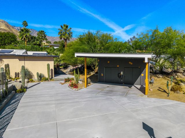 623 W Chino Canyon Road, Palm Springs, CA 92262