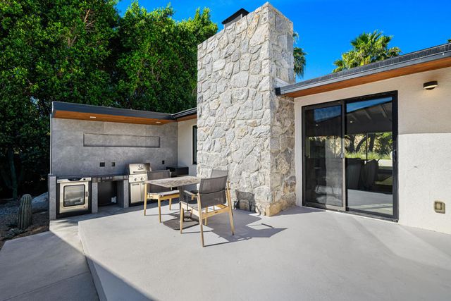 623 W Chino Canyon Road, Palm Springs, CA 92262