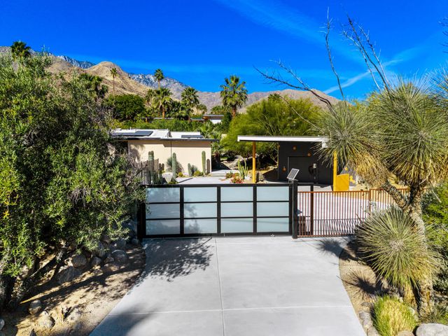 623 W Chino Canyon Road, Palm Springs, CA 92262