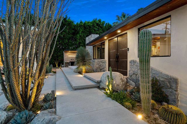623 W Chino Canyon Road, Palm Springs, CA 92262