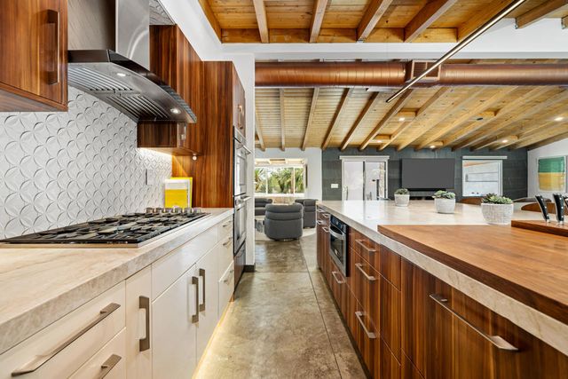 623 W Chino Canyon Road, Palm Springs, CA 92262