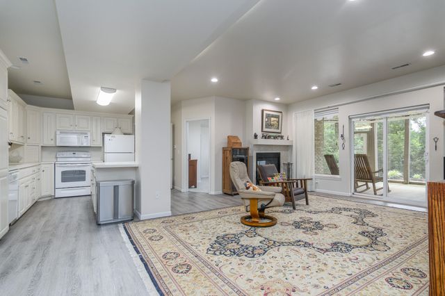 121 HIGHLAND WAYE, Jefferson City, MO 65101