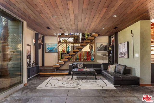 927 Amoroso, Venice, CA 90291