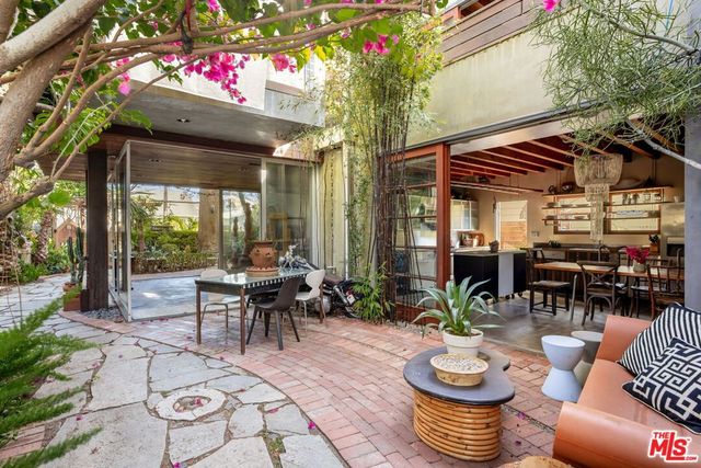 927 Amoroso, Venice, CA 90291
