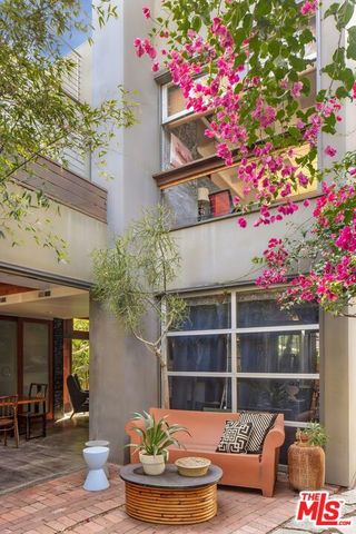 927 Amoroso, Venice, CA 90291