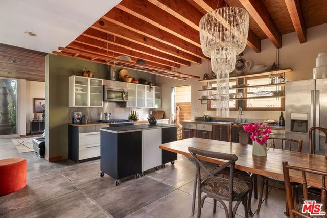 927 Amoroso, Venice, CA 90291