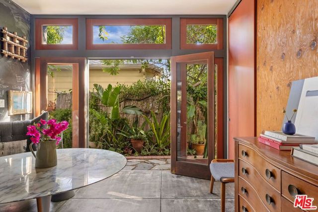 927 Amoroso, Venice, CA 90291