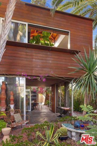 927 Amoroso, Venice, CA 90291