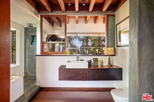 927 Amoroso, Venice, CA 90291