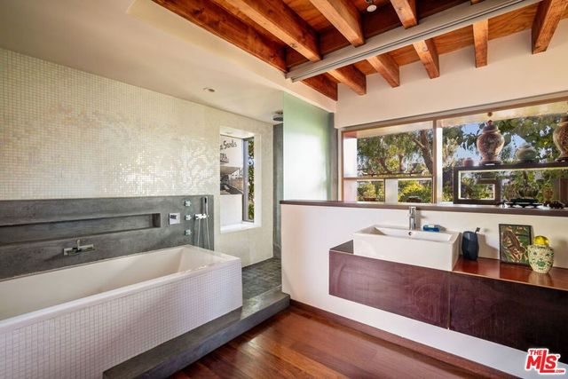 927 Amoroso, Venice, CA 90291